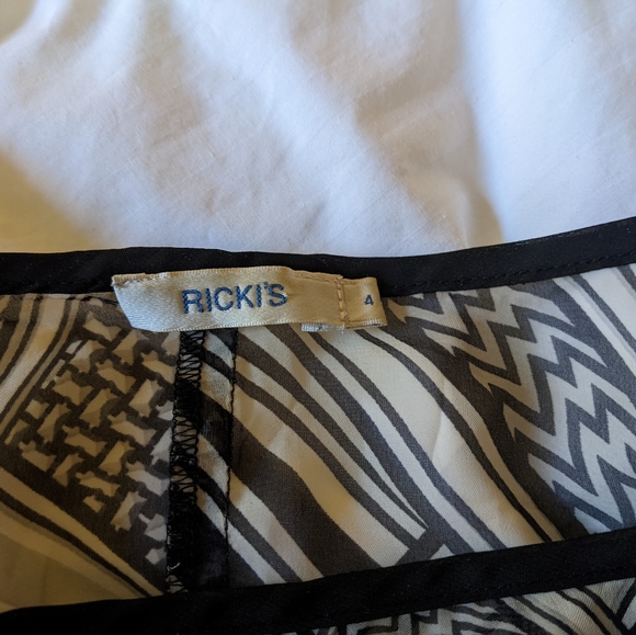 Ricki's Top - Picture 4 of 5